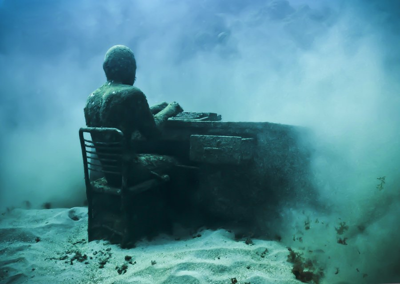 Illustration for article titled The Astonishing Treasures of Underwater Art Galleries